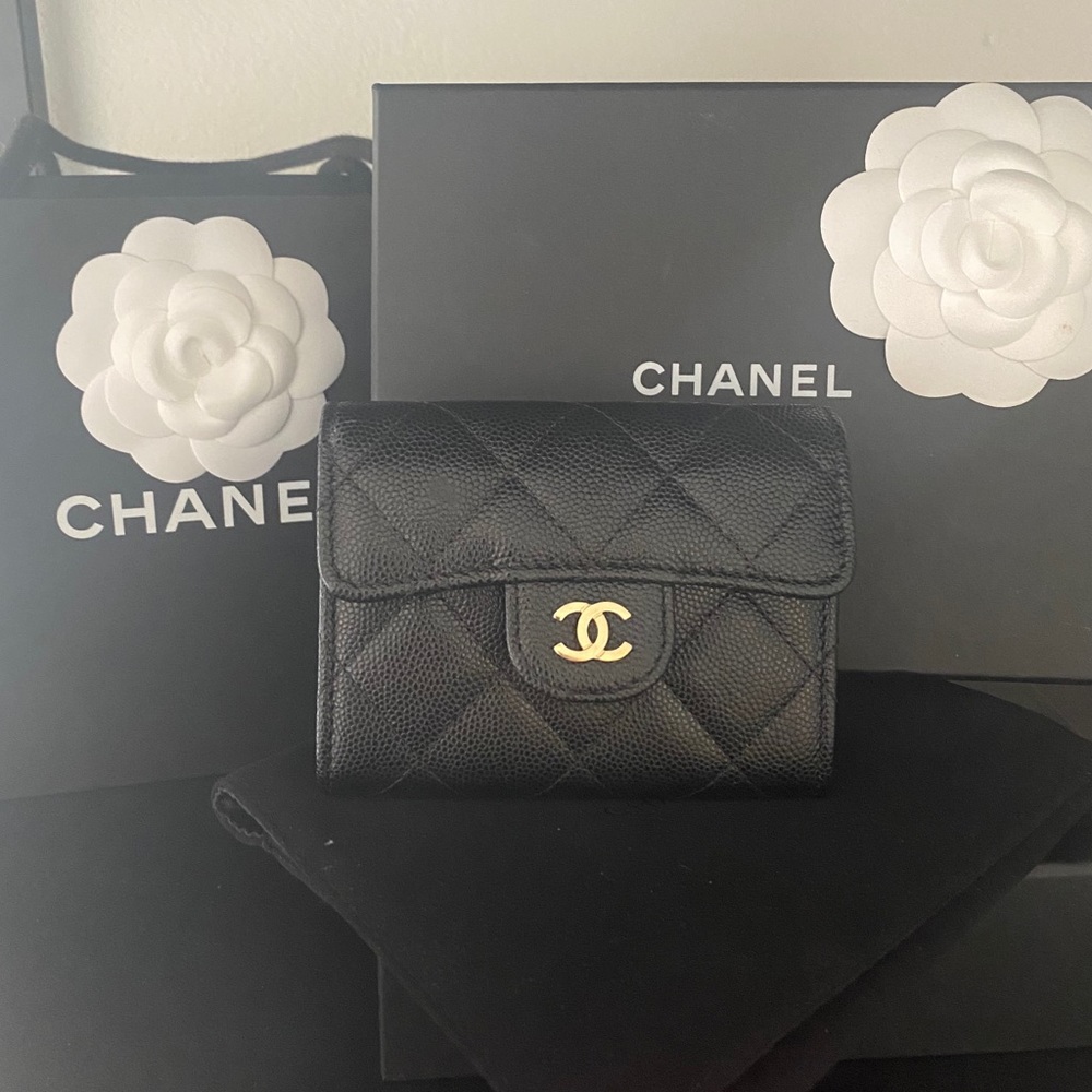 ❗️SOLD❗️Chanel Caviar Card Holder XL